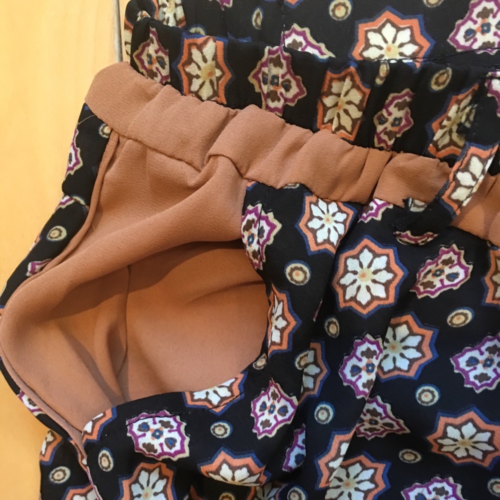 Like New gorgeous cotton candy skinny pant… - Picture 5 of 8